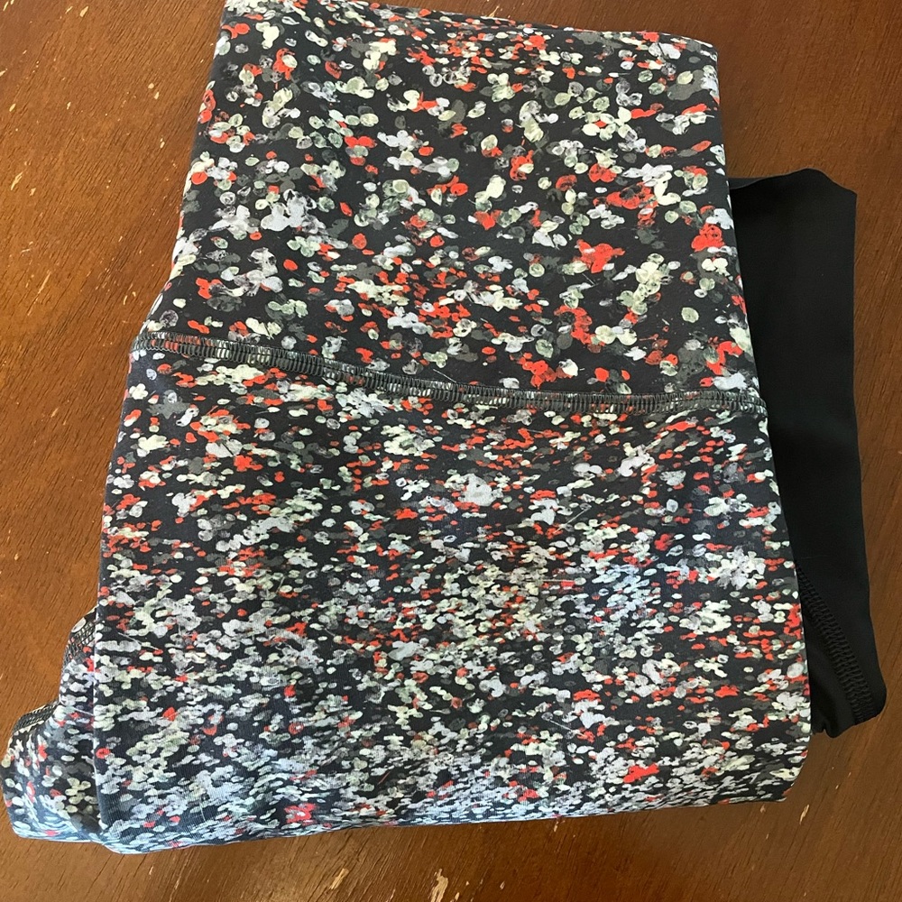 Lululemon Capri size 6 - Picture 4 of 6